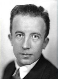 Paul Eluard circa 1930.jpg