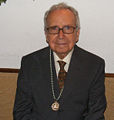 Garcia Baena con medalla.jpg